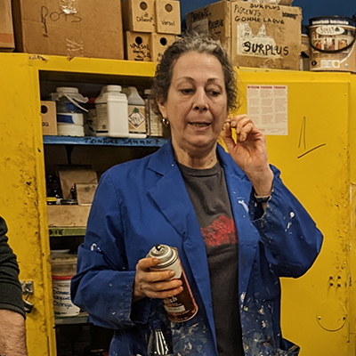 Mona Séguin est ébéniste finisseur spécialisée en réparation et restauration de mobilier, formatrice experte pour un atelier à l'ÉÉAM, Montréal.