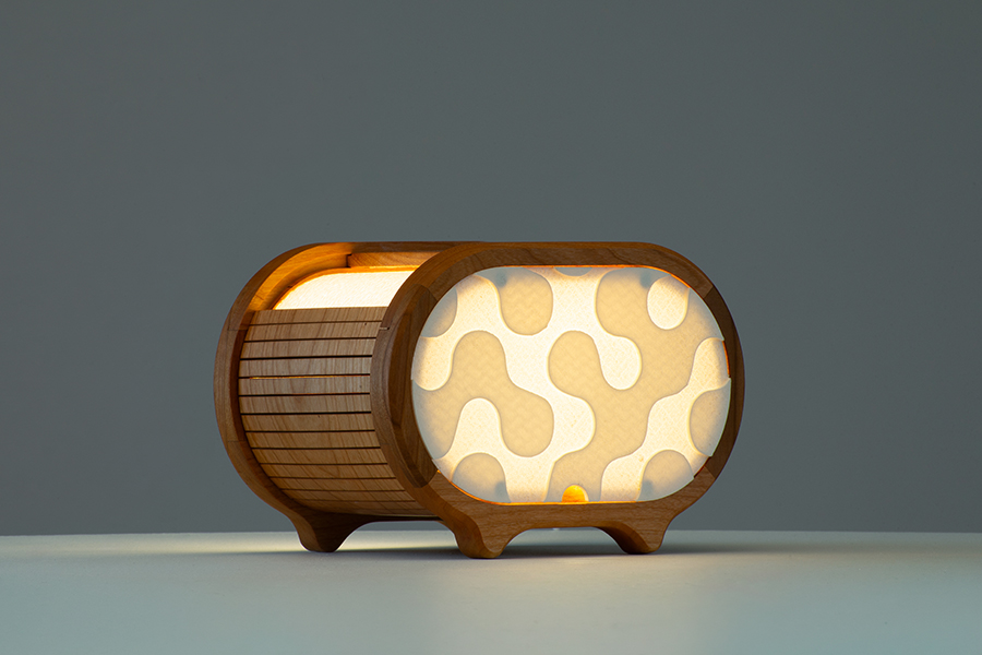 Lampe réalisée par Ange Mehdy Dembele à l’École d’ébénisterie d’art de Montréal